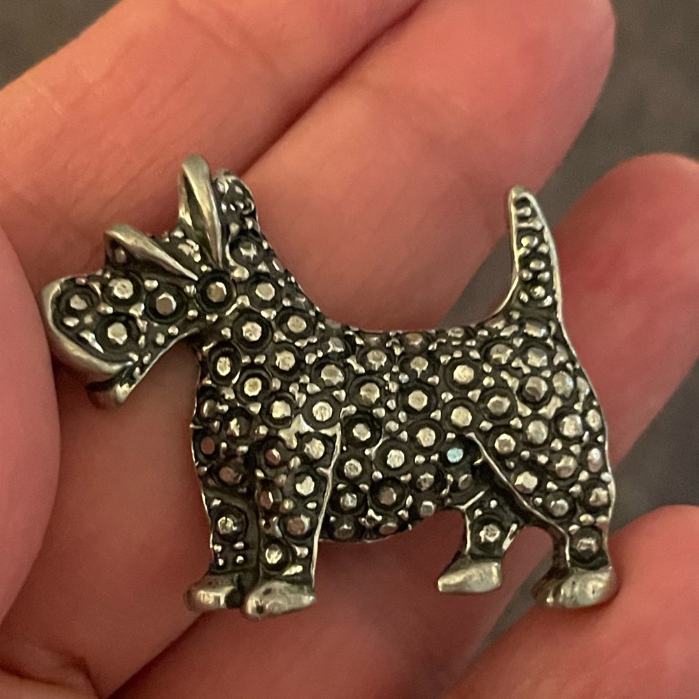 Gorgeous Scotty dog pin brooch stamped Seagull and artist stamped